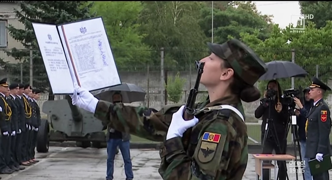 Mărturiile femeilor care aleg cariera militară în Republica Moldova la emisiunea Mesager